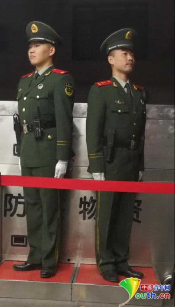 黄宇(左)和潘贝贝(右)。 姜润邈 摄