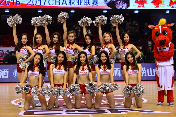 揭秘山东篮球宝贝人员构成 队规禁止与队员交