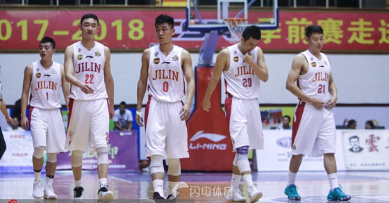 上赛季吉林男篮战绩为14胜24负,最终排名联赛第14名,无缘季后赛。新赛季吉林队引进了深圳小将代怀博,用钟诚换来了辽宁队的廉明、高诗岩和柴长易。而外援则是签下了昔日一同在火箭队效力的韦弗和兰德里。