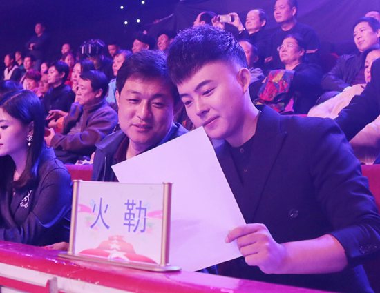 近日,知名演员歌手,星光大道评委嘉宾火勒发布个人全新单曲《兄弟一