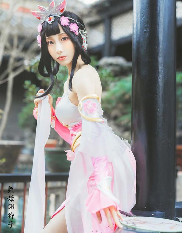 cosplay美女游戏人物,cosplay女英雄露娜 游戏cos丨王者荣耀甄姬游园惊梦 美女长腿抢镜