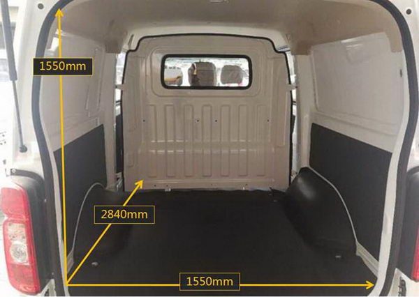 与6.8m3巨大使用空间形成鲜明对比的,是长安睿行m80适宜的车身尺寸.