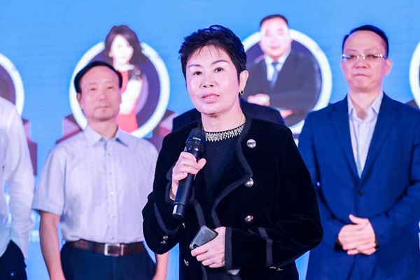 中华全国工商业联合会美容化妆品业商会党支部书记马娅