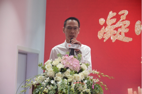 福州乾元新景比亚迪闽侯店销售总监公布当天开业销售政策。