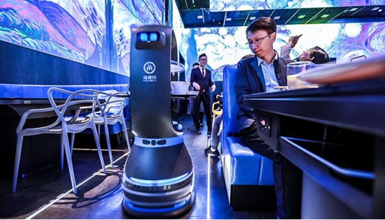 哪个品牌的餐厅机器人更经济实用?智慧餐厅用实例来解答