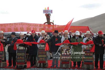 组图青藏铁路南口铺轨到达拉萨市当雄县