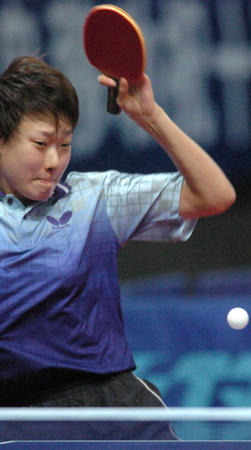 图文:十运会乒乓球团体预赛 天津选手李楠