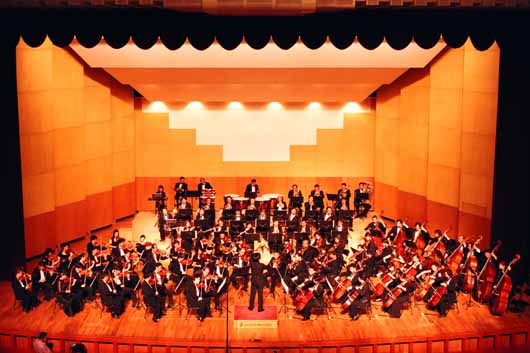 组图：高规格的校园交响音乐会 