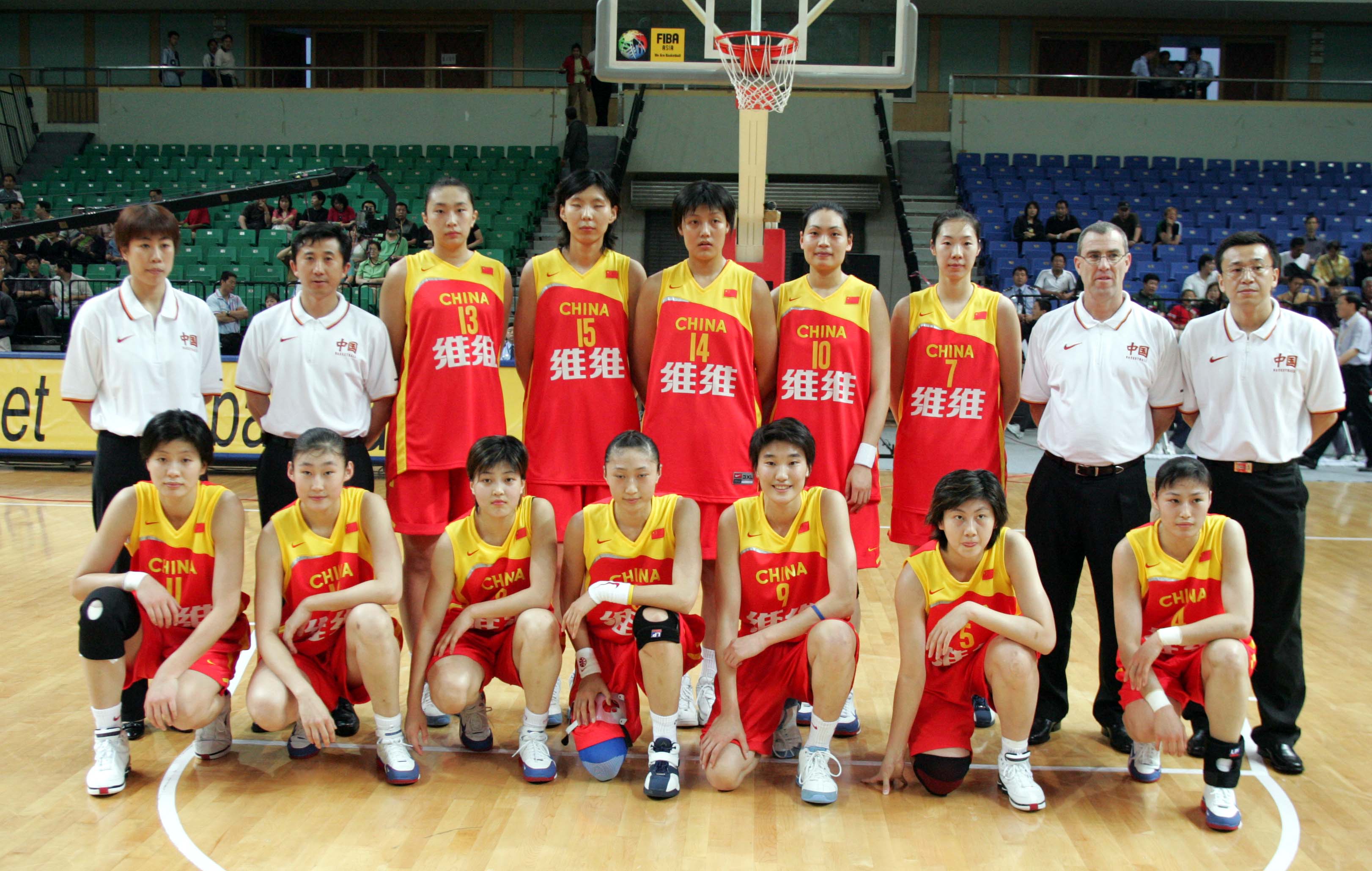 图文:中国女篮胜中国台北女篮 中国队合影