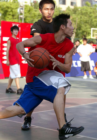 图文：阿迪达斯北京上海街球营开赛
