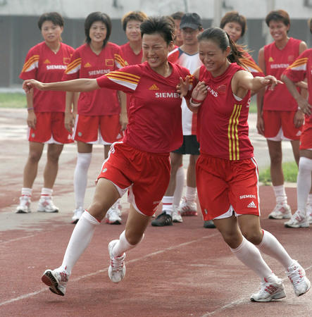 图文：中国女足备战中澳对抗赛第二场1