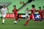 图文：四强赛中国女足vs朝鲜 张欧影突前成箭头