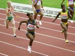 图文：女子4X100米美国夺魁 选手比赛中全力奔跑