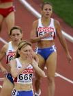 图文：女子1500米俄罗斯封后 托马索娃在祈祷
