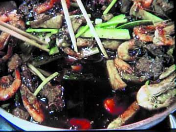 郑州餐饮业新贵“香辣虾”大量使用口水油(图)
