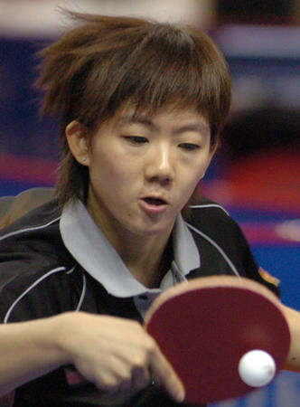 图文:乒乓球团体赛首日 牛剑锋全神贯注