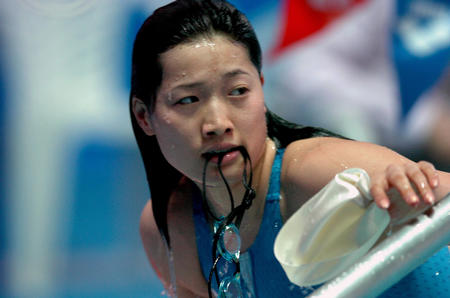 当日,在十运会游泳比赛女子100米蛙泳预赛中,罗雪娟以1分09秒94的成绩