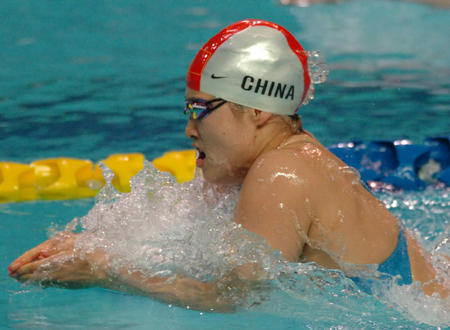 图文十运会100米蛙泳游泳罗雪娟在比赛中