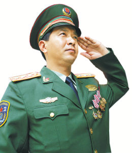 广西武警总队独臂将军图片