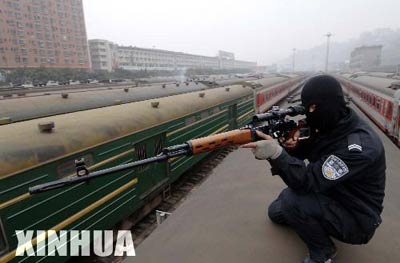 组图：重庆首支铁路特警队通过综合演练考核