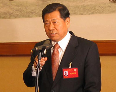 阳安江同志今天上午高票当选北京市政协主席