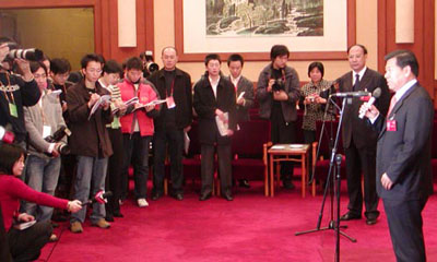 阳安江同志今天上午高票当选北京市政协主席