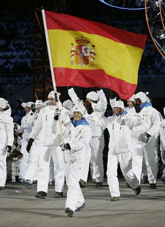 图文都灵冬奥会幕式西班牙代表团入场