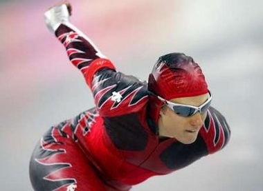 图文：速滑男子1500米 加拿大选手贾斯汀在比赛