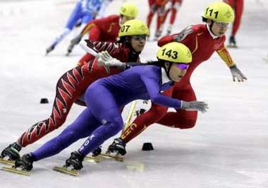 图文：短道速滑女子3000米接力 韩国队超出领先