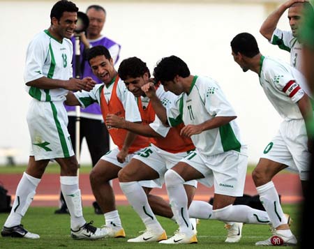图文：中国1-2伊拉克 伊拉克球员庆祝进球