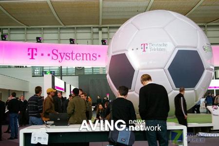 欧洲最大的移动运营商T-Mobile也建起巨大的足球