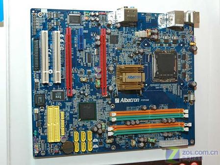װ Intel P965  ICH8 ġ PXG965 Ա˾ 965 ĸ׶Է 2 ö PCI Express x16 ͶҿףȻ 1 öΪ x1  x4 ĿɱӾͶҿ