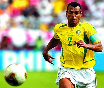 综合 长沙晚报      36岁的巴西足球队队长卡福20日表示,他动过手术的