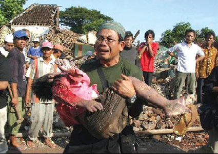 印尼大地震死亡人数近五千 十多名华人遇难(图)