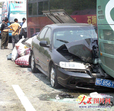 合肥至南京高速公路发生18起追尾共造成9死30伤