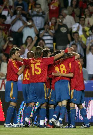 西班牙热爱足球(西班牙人对足球的热爱)