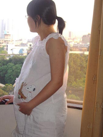 大三男生令大四女生怀孕 网上爆未婚妈妈怀孕照