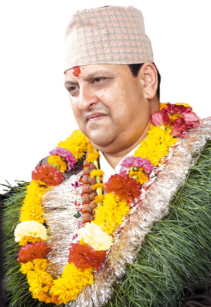 尼泊尔贾南德拉国王图片