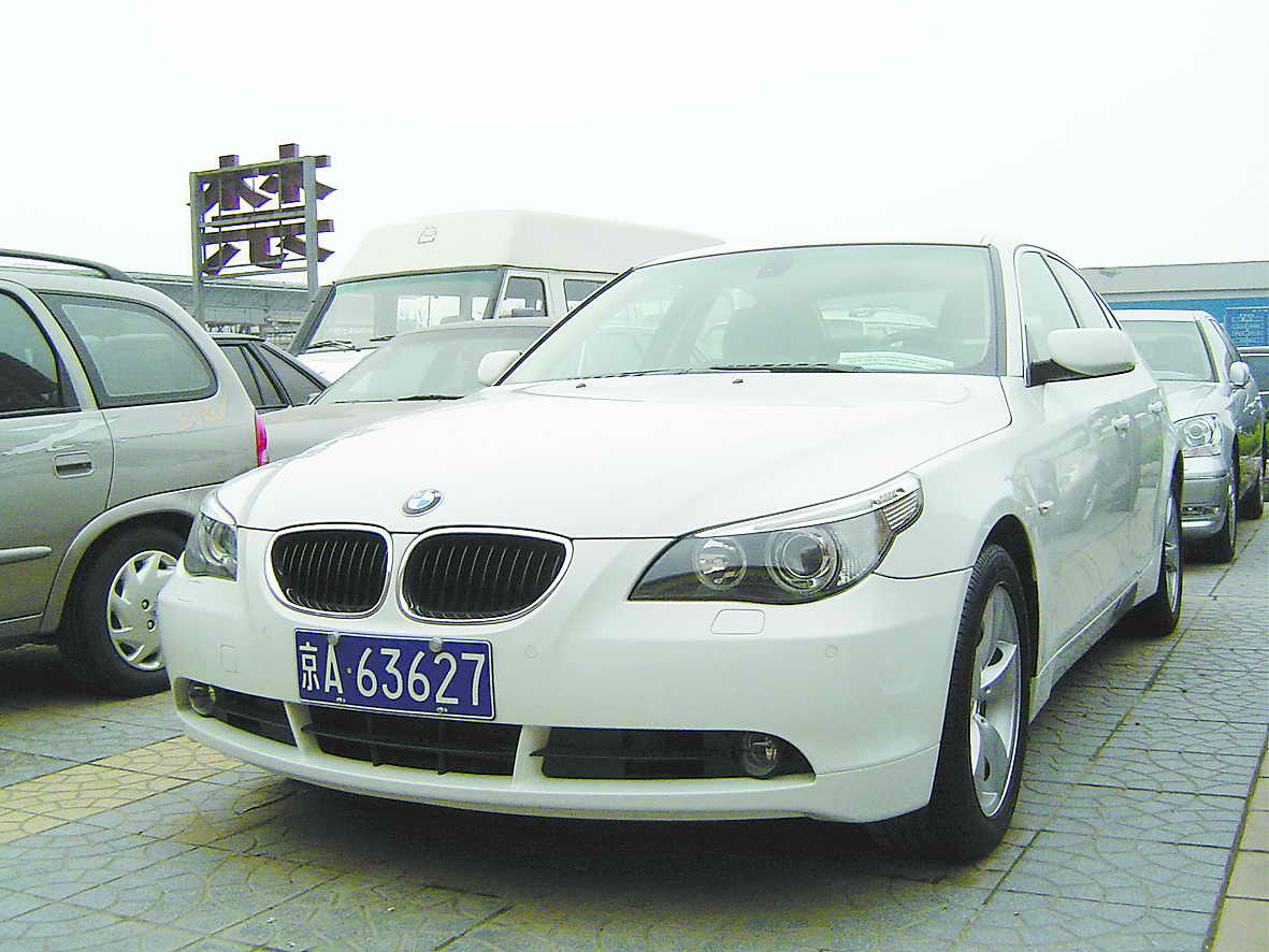 来自北京旧机动车交易市场—车型:宝马bmw7251525i;颜色:白;车牌:京