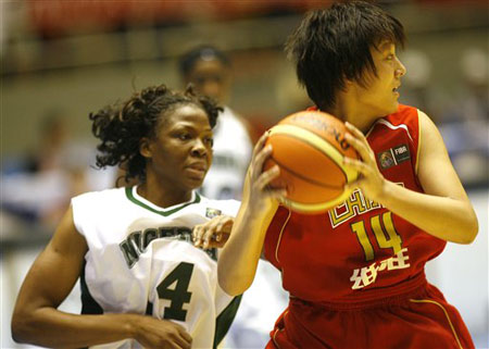 世锦赛图：中国女篮VS尼日利亚 陈楠伺机妙传
