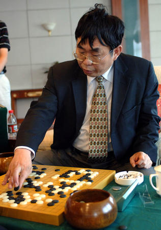 图文中国围棋冠军赛开战聂卫平执黑负于俞斌