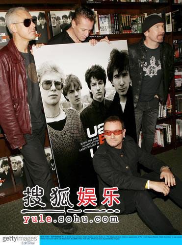 U2乐队纽约举行新专辑《U2 By U2》签售会(图)