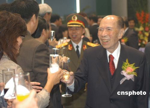 马万祺:发扬传统文化巩固根源再吸收外来精华