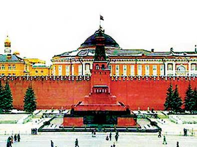 《祖国历史》   在俄罗斯西西伯利亚秋明市中心,有一座漂亮的建筑物