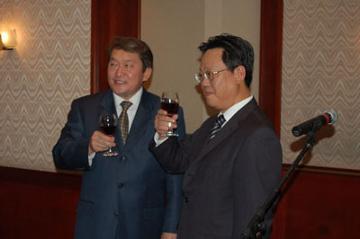 我驻哈萨克斯坦使馆举办建国57周年招待会(图)