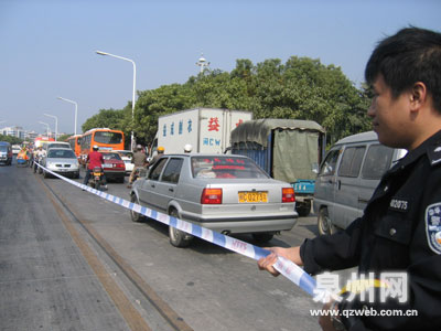 警察在現場拉起警戒線