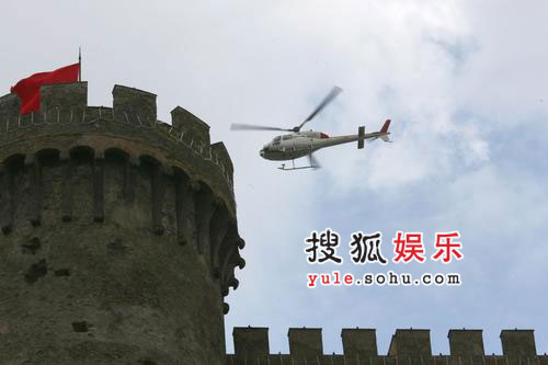 阿汤哥婚宴做足保全工作 直升机城堡上方巡视