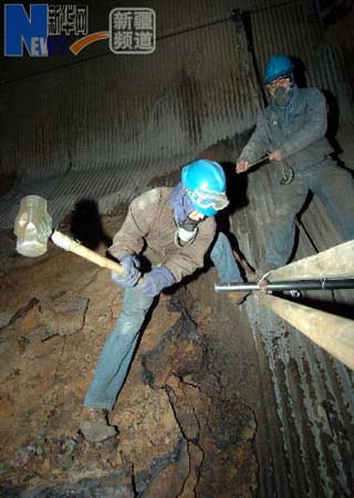 乌鲁木齐万余居民因停暖受冻 工人正在抢修(图)