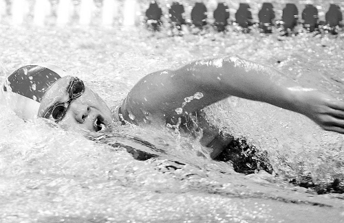 冬季游泳锦标赛开赛 朱颖文喜获100自由泳冠军
