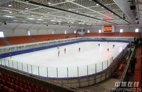 长春五环体育馆滑冰场图片